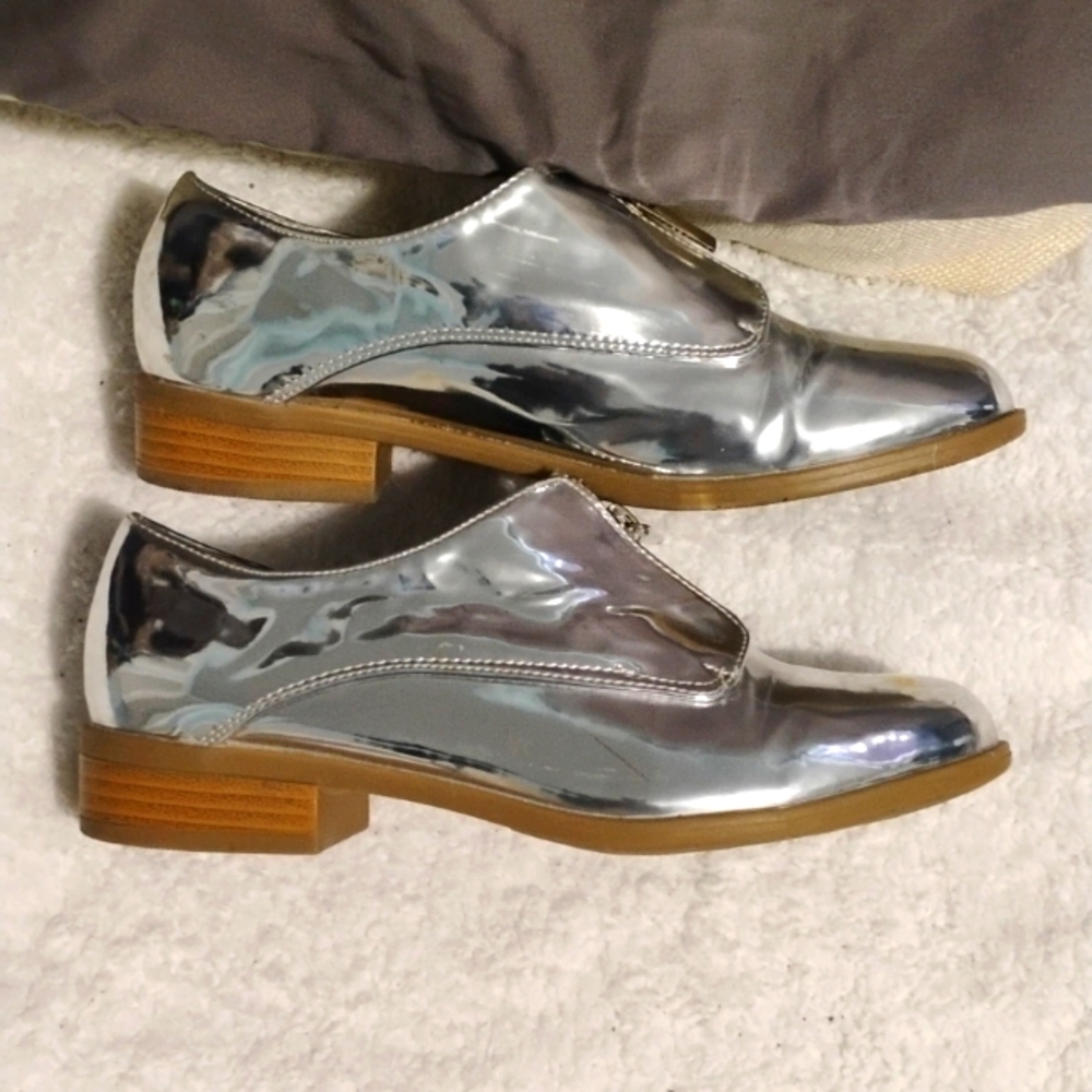Shoedazzle Silver Metallic Oxford Shoes